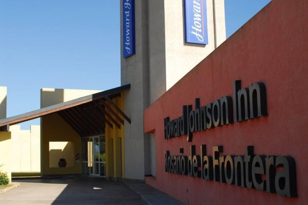Howard Johnson Inn Rosario de la Frontera Buitenkant foto