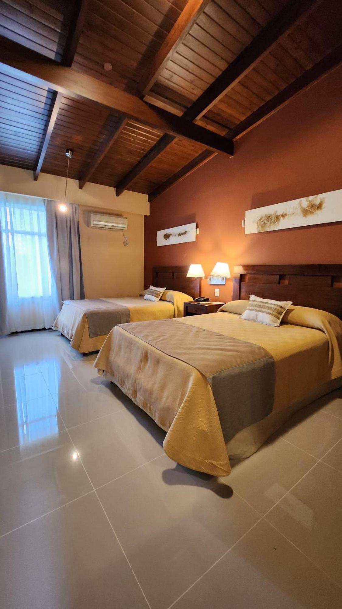 Howard Johnson Inn Rosario de la Frontera Buitenkant foto
