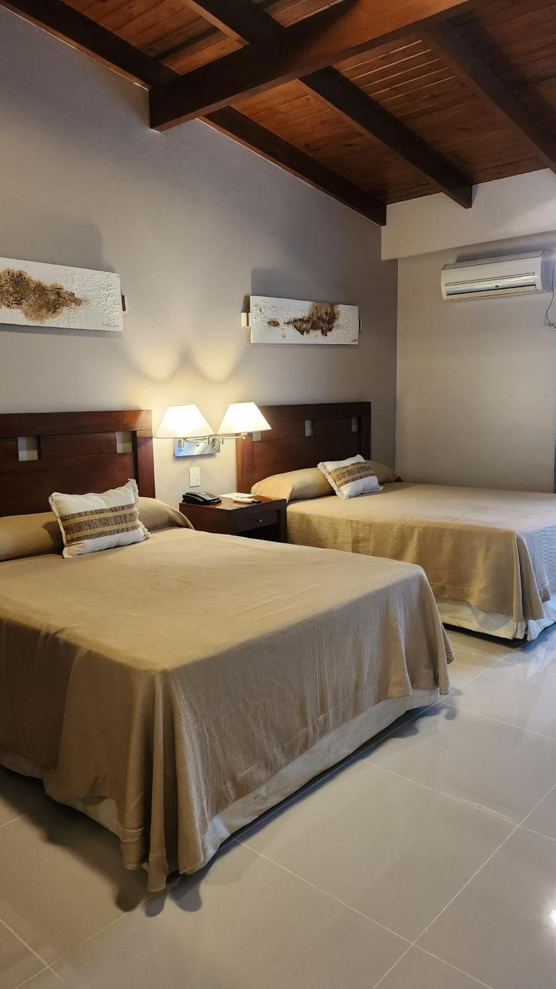 Howard Johnson Inn Rosario de la Frontera Buitenkant foto