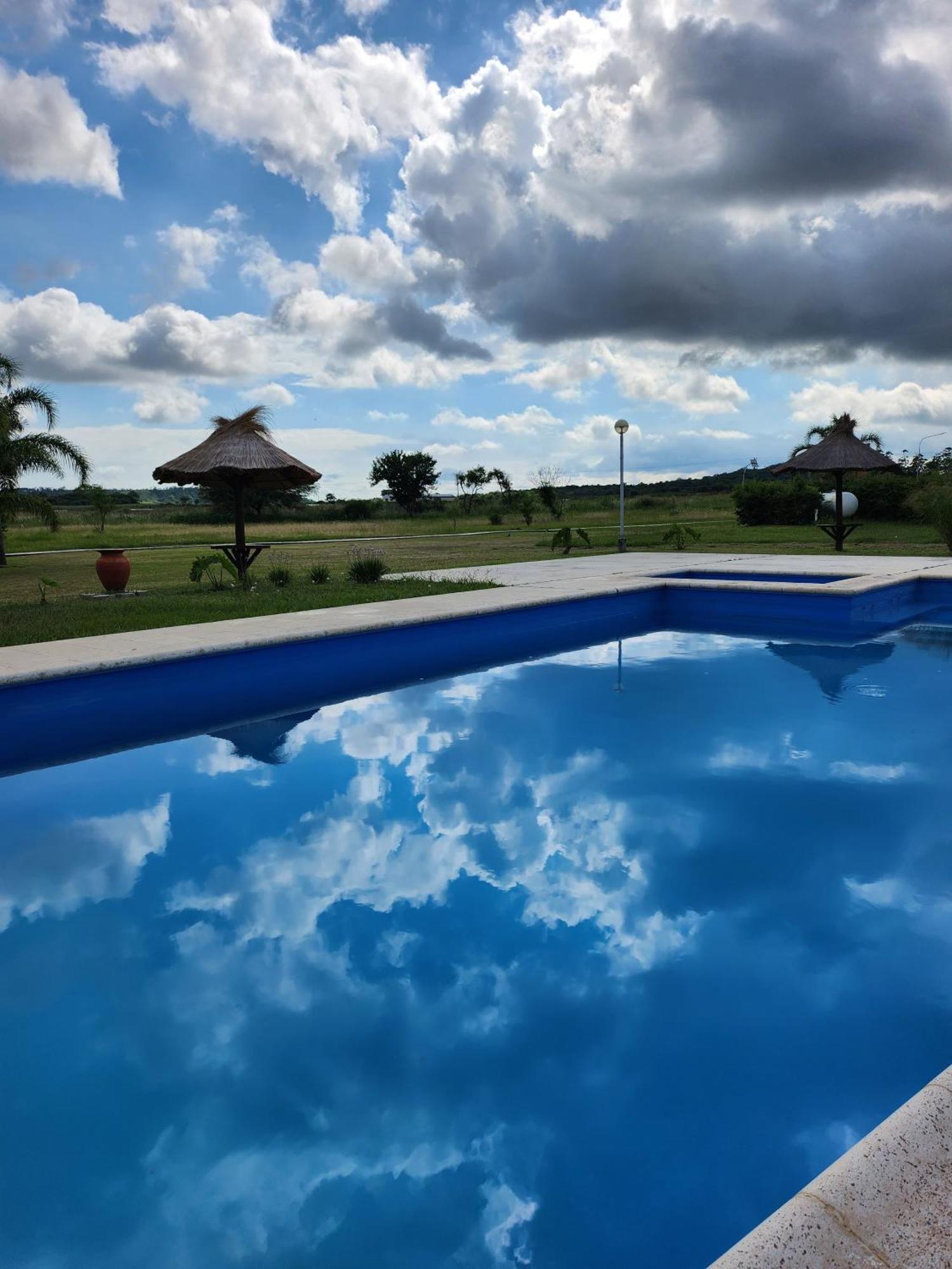 Howard Johnson Inn Rosario de la Frontera Buitenkant foto