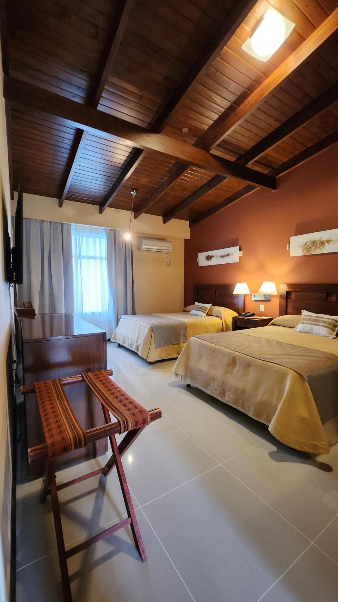 Howard Johnson Inn Rosario de la Frontera Buitenkant foto