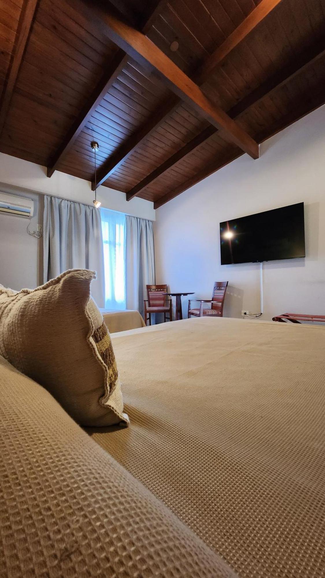 Howard Johnson Inn Rosario de la Frontera Buitenkant foto