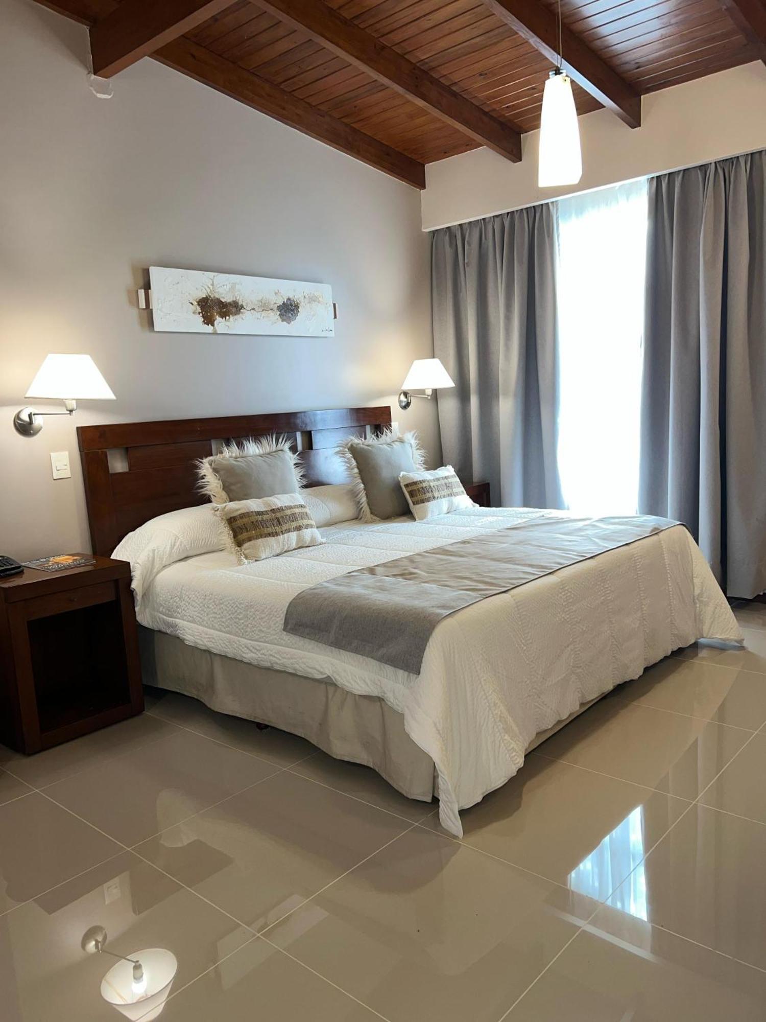 Howard Johnson Inn Rosario de la Frontera Buitenkant foto