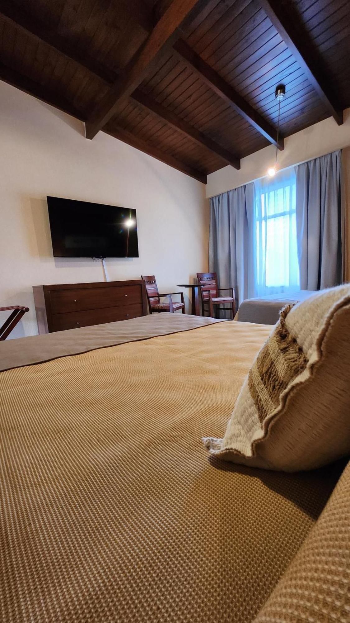 Howard Johnson Inn Rosario de la Frontera Buitenkant foto