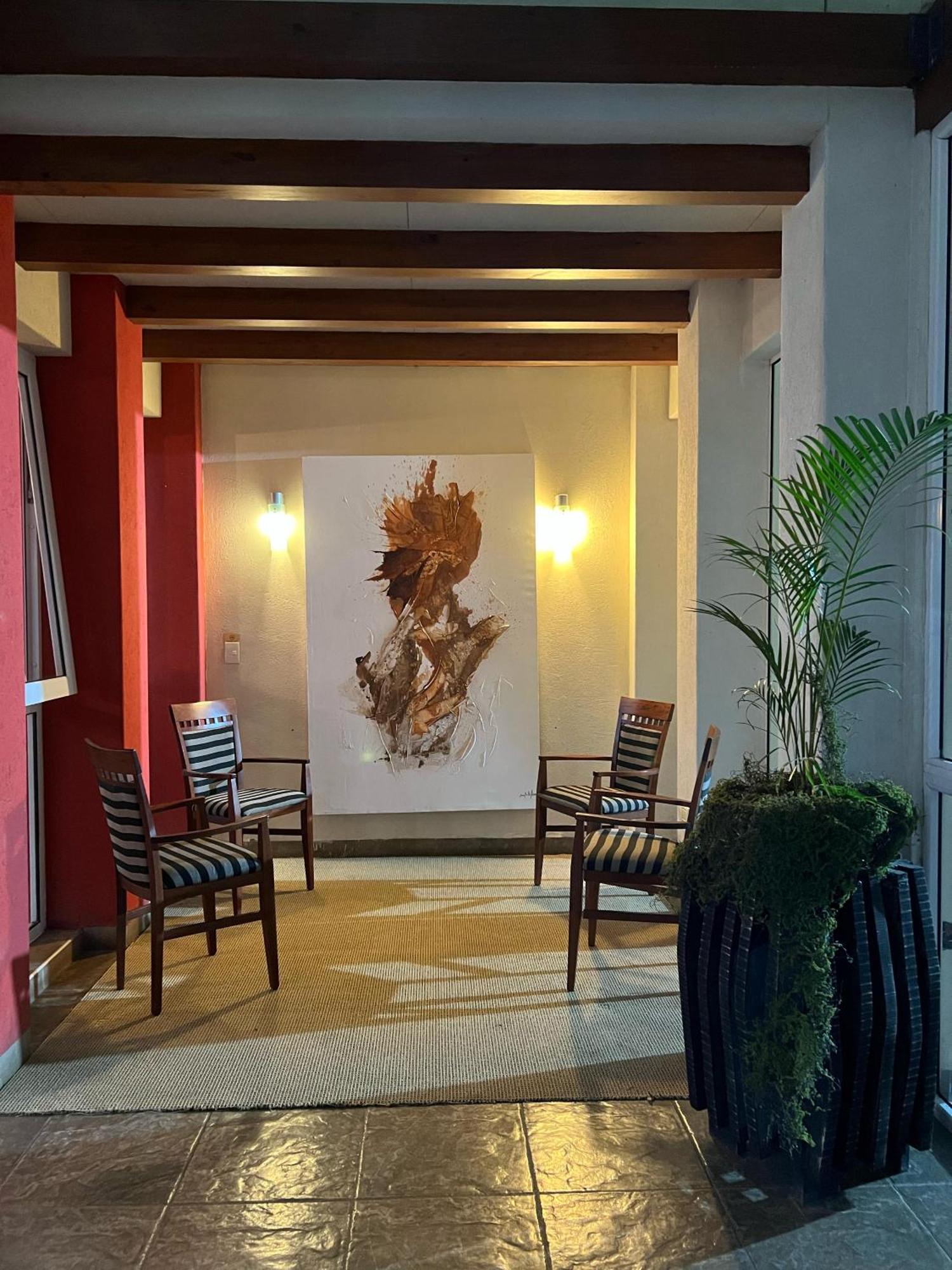 Howard Johnson Inn Rosario de la Frontera Buitenkant foto