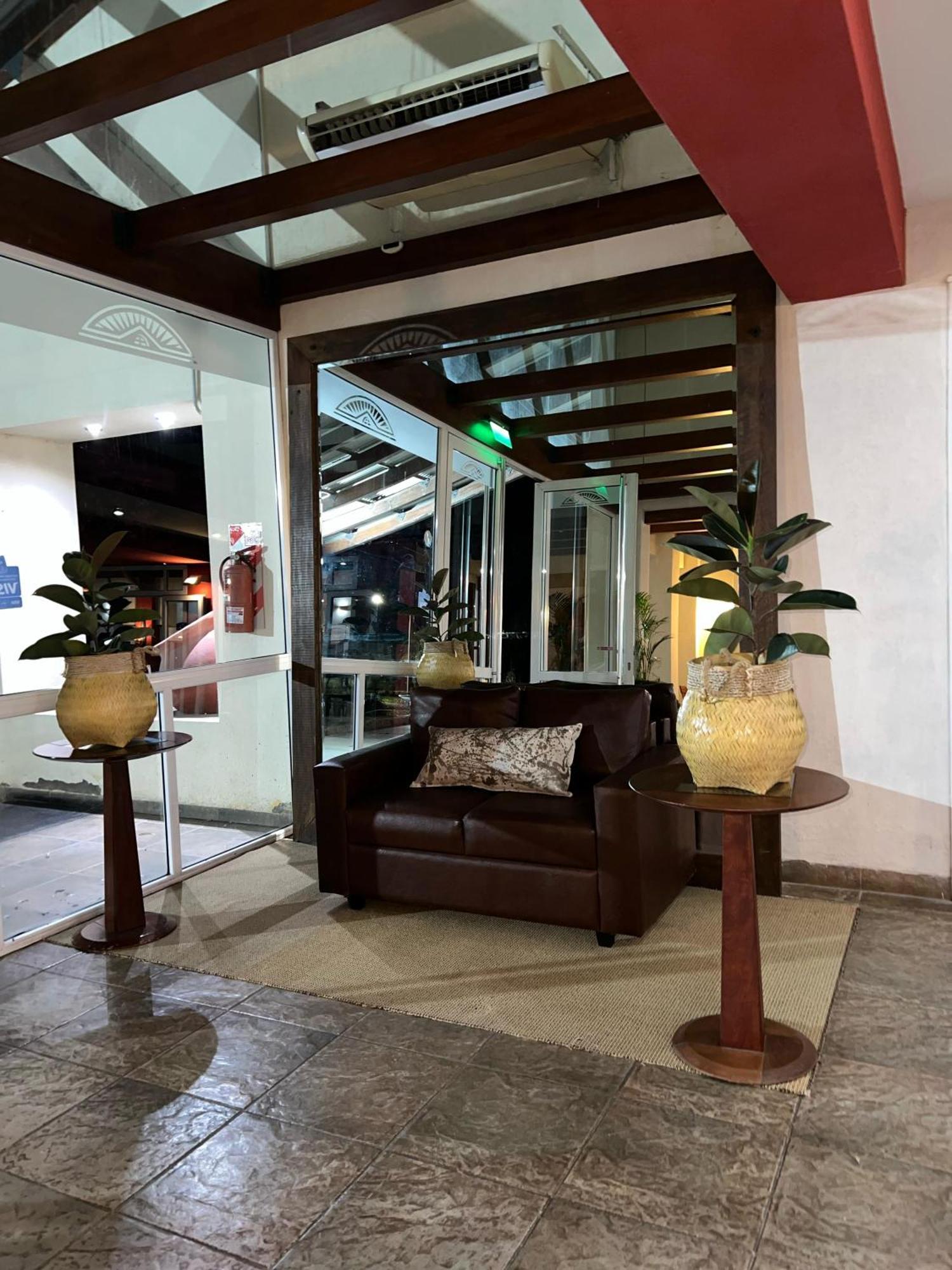 Howard Johnson Inn Rosario de la Frontera Buitenkant foto