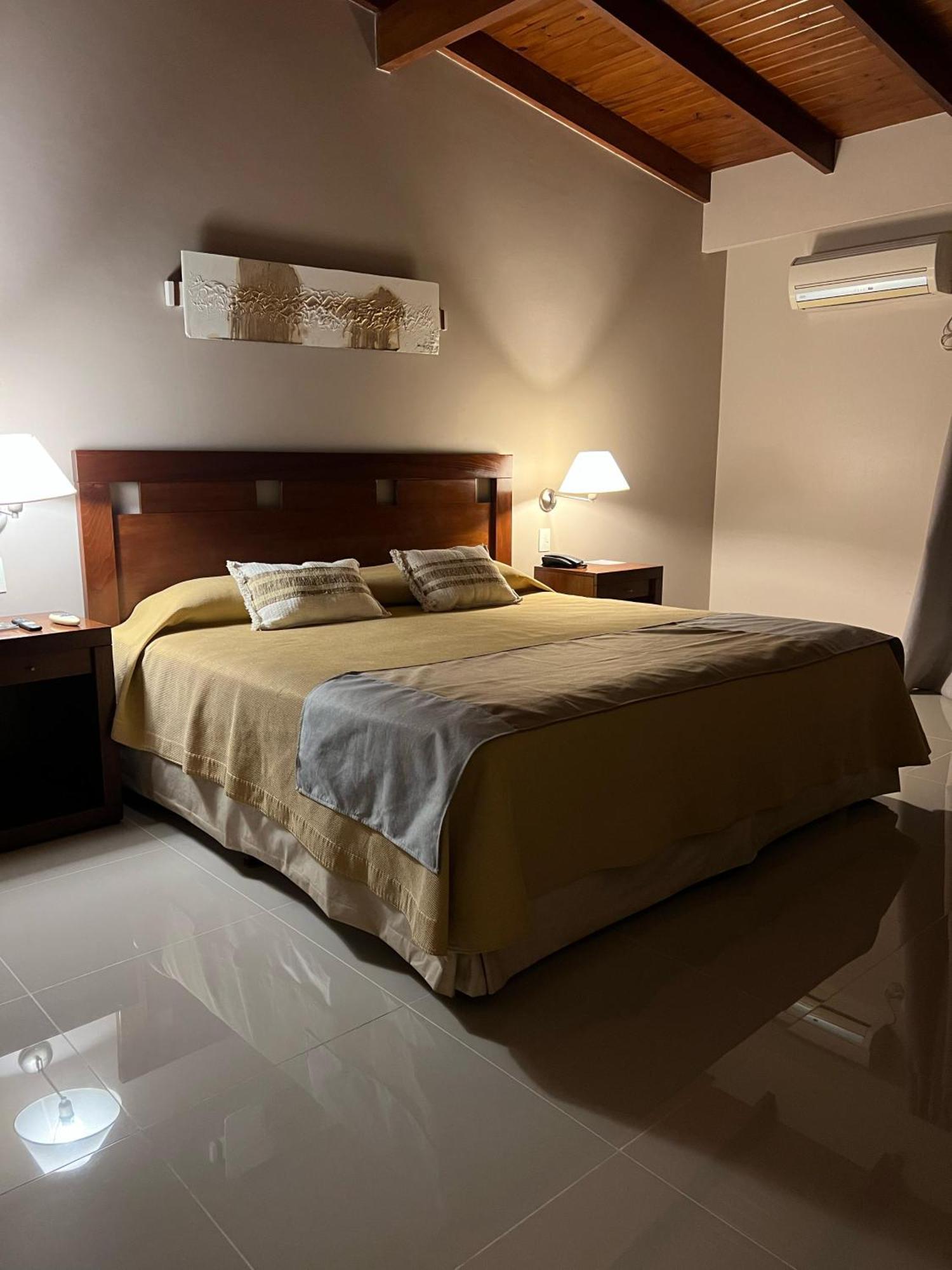 Howard Johnson Inn Rosario de la Frontera Buitenkant foto