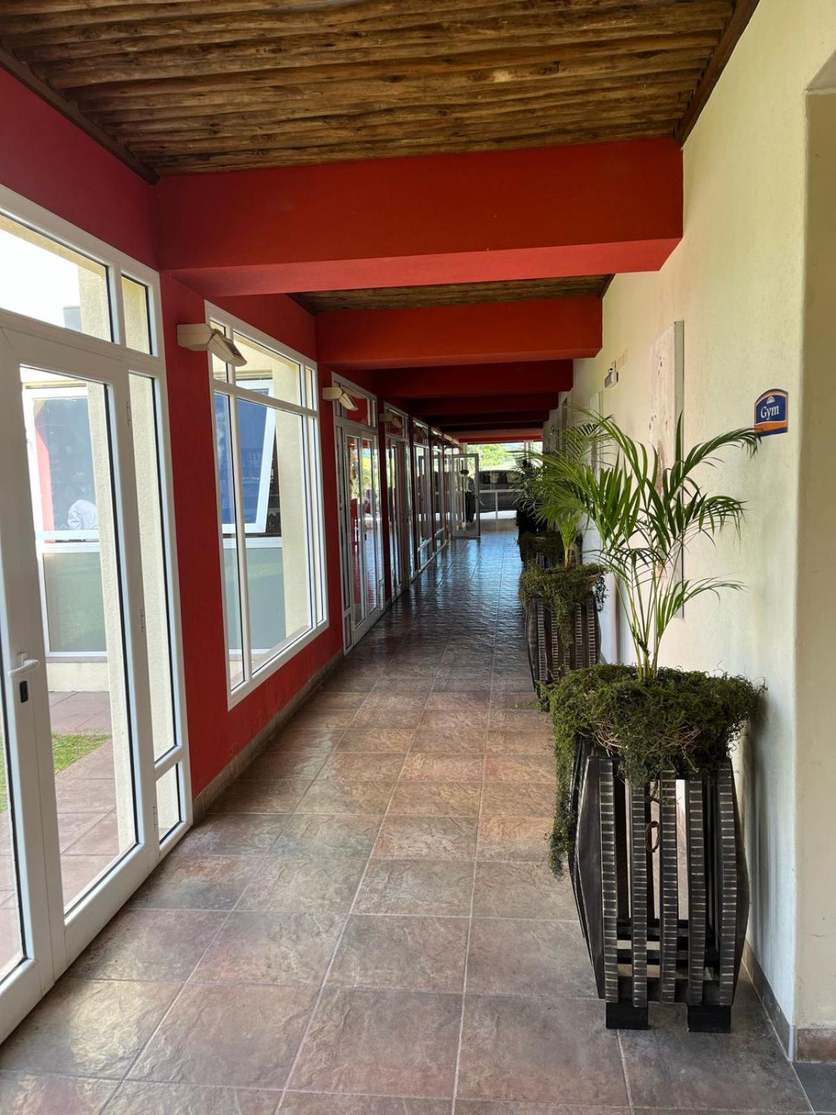 Howard Johnson Inn Rosario de la Frontera Buitenkant foto