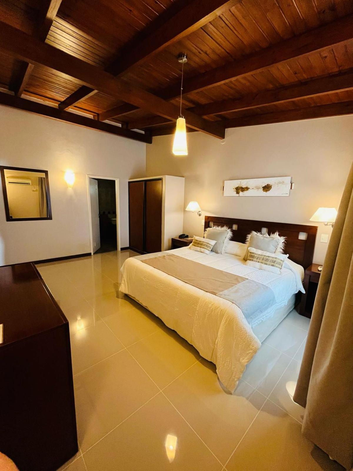 Howard Johnson Inn Rosario de la Frontera Buitenkant foto