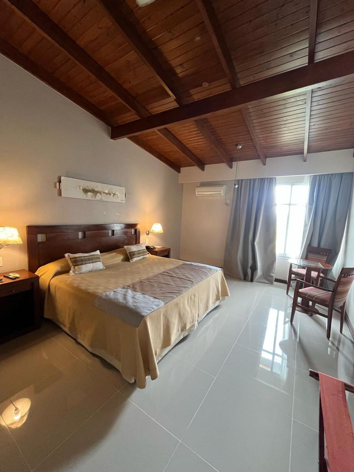 Howard Johnson Inn Rosario de la Frontera Buitenkant foto