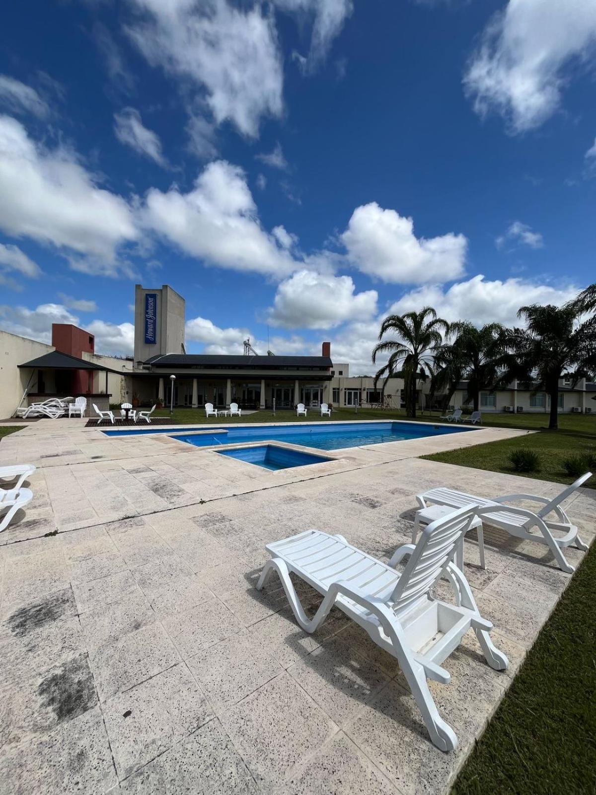 Howard Johnson Inn Rosario de la Frontera Buitenkant foto