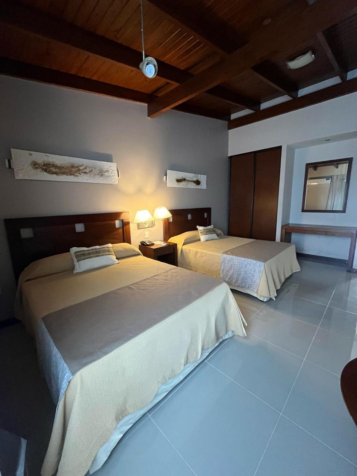 Howard Johnson Inn Rosario de la Frontera Buitenkant foto
