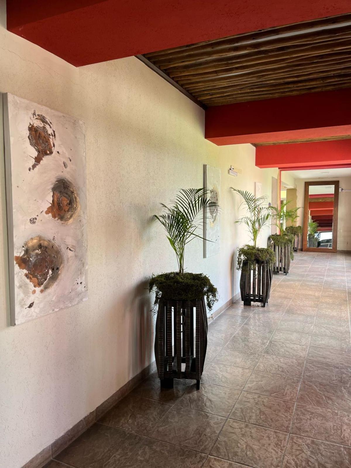 Howard Johnson Inn Rosario de la Frontera Buitenkant foto