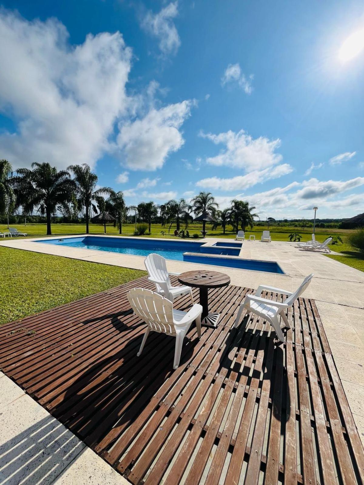 Howard Johnson Inn Rosario de la Frontera Buitenkant foto