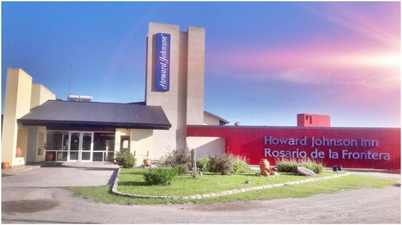 Howard Johnson Inn Rosario de la Frontera Buitenkant foto